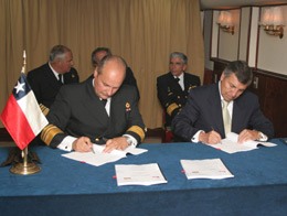 Firman contrato de venta de fragatas ex Lynch y ex Condell a Ecuador