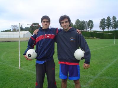 Foto Ignacio y Cristóbal Narváez,jugadores de la rama de faustball del Club Gimnástico Alemán de Llanquihue.