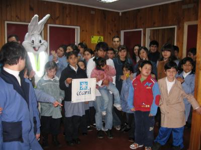 Conejo "Quintín"  mascota de Carabineros de Chile visitó escuela de Coanil