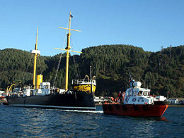 Monitor Huáscar fue trasladado a ASMAR Talcahuano para período de reparación