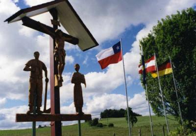 Cruz en recuerdo a los colonos austríacos  en Línea Cruzada,foto enviada por el Padre José Neudorfer