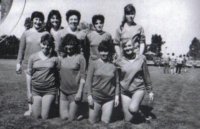 Archivo:Equipo damas Club Gimnástico Alemán de Llanquihue década de los 80'